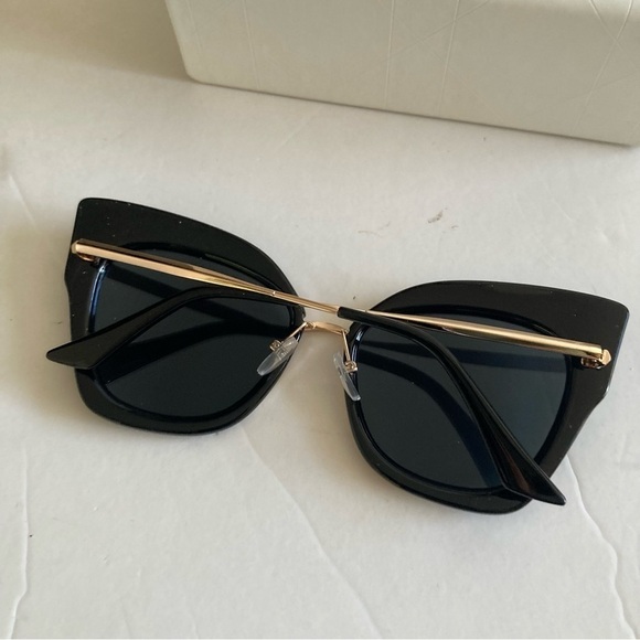 New Thick Frame Cat Eye Sunglasses Black & Gold - Picture 4 of 5
